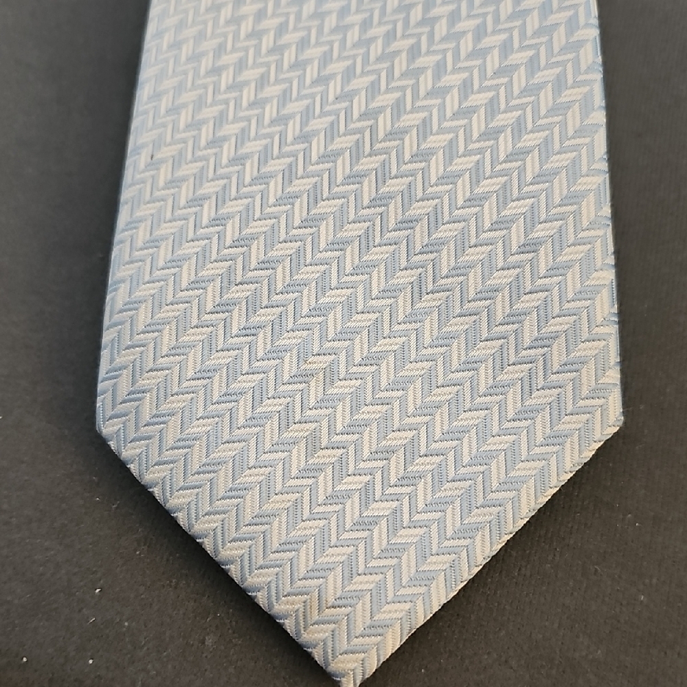 Bellagioseta Made In ITALY Herringbone Tie. 100% SILK. BLUE
